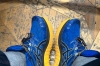 У Москві затримали та оштрафували чоловіка за синьо-жовті кросівки