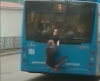 У Рівному хлопець причепився до тролейбуса та їздив містом (ВІДЕО)