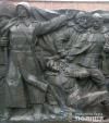 У Рівному невідомі познущалися з монумента на Пагорбі слави: зрізали носи та пальці у солдатів і дівчинки  