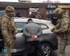 Спецоперація СБУ: у Рівному затримали чоловіків, які продали 56 кілограмів ртуті (відео)