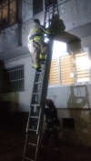 У Рівному рятувальники допомогли жінці, яка зачинилась на балконі