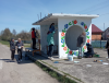 У селі на Рівненщині вчителі патріотично розмалювали зупинку