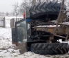 У селі на Сарненщині перекинувся трактор з деревиною (ВІДЕО)