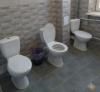 У школі в Рівному відремонтували туалет для дівчат, але не встановили перегородок
