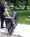 У Вараші мотоцикліст так втікав від поліції, що вісім разів порушив правила (відео)
