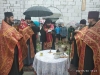 У зливу віряни МП разом із єпископом закладали наріжний камінь нового храму на Рівненщині