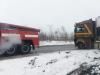 Вантажівка розтрощила відбійник на Київ-Чоп
