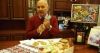 Відомий на Рівненщині ректор академії презентував рецепт святкового печива 