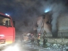Зі святвечора до самої ночі рятувальники у Дубровиці гасили палаючу будівлю 
