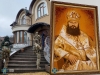 Золото, коштовності, портрети: СБУ обшукала маєток митрополита Павла