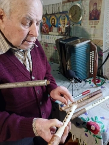90-річний Дід Адамко з Полісся продовжує унікальну традицію