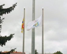 Біля військової адміністрації у Рівному замайорів сьогодні білий прапор