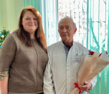 Благодійниця подякувала рівненському лікарю, який врятував її у дитинстві