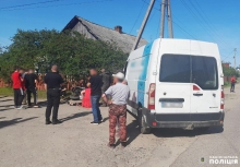 Невдалий обгін на Березнівщині: постраждали мотоцикліст та його пасажирка