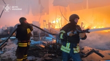 Двоє загинули, 33 поранених: пожежу у гіпермаркеті в Харкові досі приборкують
