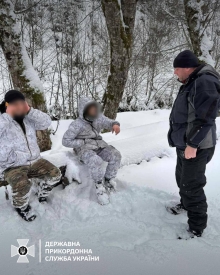 Ледь не загинули: чоловіки тиждень блукали засніженими Карпатами, щоб втекти з України (ФОТО)