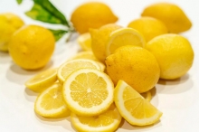 Лимони можуть стати у пригоді не лише в кулінарії, а й дозволять підтримувати чистоту вдома