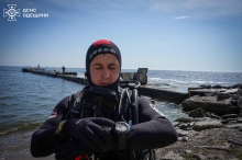 Молоду поліцейську з Рівного активно шукають у морі водолази (ФОТО)