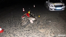 Мотоцикліст хотів об’їхати вибоїну на Сарненщині і врізався у стовп