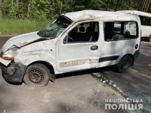 На Костопільщині у кювет перекинулось авто — син водійки не вижив
