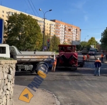 На перехресті у Рівному розвертають водіїв, бо рух - перекрито