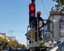На вулицях Рівного ремонтують світлофори та освітлення (ФОТО)