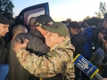 Наші вдома! В Україну повернулись 90 бійців, які перебували в російському полоні