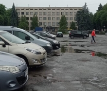 Площу в центрі міста Костопіль перетворили на безкоштовний паркінг