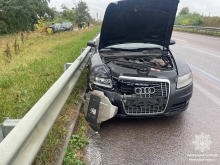 Побито три авто та відбійник: п`яний водій спричинив ДТП на Рівненщині (ФОТО)