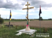 Поліція шукає хуліганів, які зняли прапор України у Демидівці