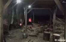 Поліція знайшла в урочищі на Березнівщині випалювачів вугілля