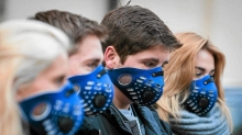 Поляки незабаром можуть знову одягнути маски. І це не через коронавірус