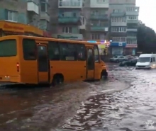 Потужна злива знову перетворила Рівне на Венецію