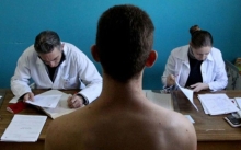 Щоб почути «Придатний до служби!», чоловіки на Рівненщині витрачають кілька днів на медогляд
