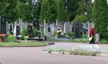Рівняни можуть замовляти послуги з прибирання могил онлайн