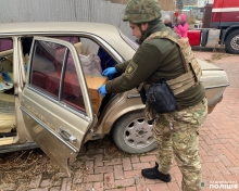 Рівнянин перевозив у машині цілий арсенал зброї