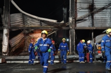 Рятувальники розбирають завали торгового центру, який у Полтавській області знищили ракетами росіяни (ВІДЕО)