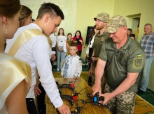 Школярі у Костополі виготовили дрони для ЗСУ 