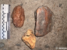 У рівнянина знайшли великі «бурштинові» камені