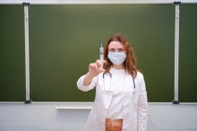 У розпал пандемії на Рівненщині 8 тисяч медиків можуть відсторонити від роботи