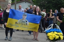 У Здолбунові прощались з воїном, який боронив Донецький аеропорт, а загинув на Луганщині