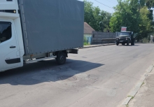 Вантажівки у Рівному проїжджають — хати «підлітають»
