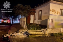 Водія з Туреччини, який у Дубні розтрощив паркан та втік, розшукали у Миколаївській області