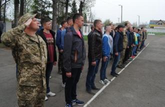 35 призовників до армії в Рівному набрали «з великими муками»