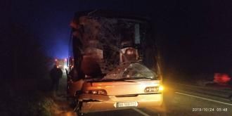 Автобус «Київ-Варшава» зіткнувся з вантажівкою. Є жертви (оновлено)