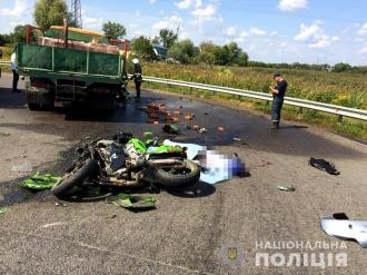 Біля Рівного летальна ДТП: вантажівка не розминулась з мотоциклом