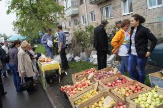 Додатковий ярмарок на Набережній: фермери домовились з людьми