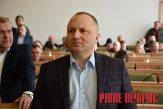 Є дві версії, за що депутату Рівненської облради спалили авто