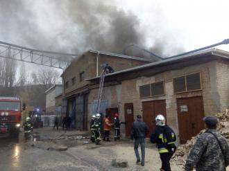 У Рівному горіла майстерня: пожежні гідранти були, але води з них не набрали