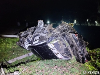 У Корці загинув водій легковика, який врізався в бетонну електроопору